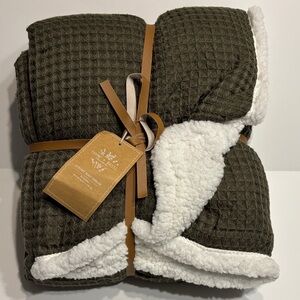Thyme + Basil Luxury Collection Knit Reversible Blanket Throw in Green